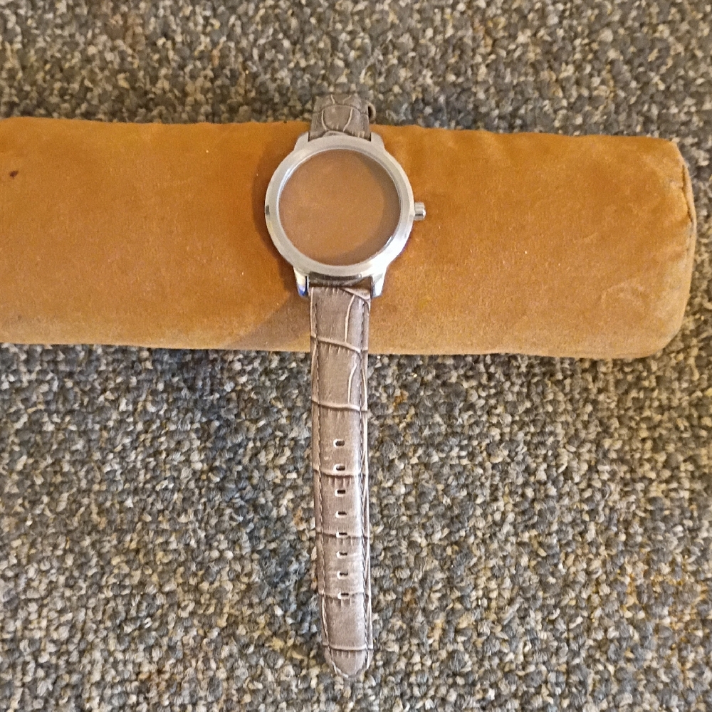 Micheal Kors Khahki Crocodile Pattern Strap Silver bezel Band